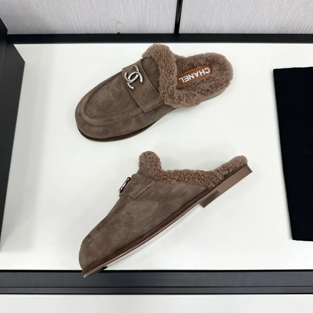 👟👟Ex-factory price 600👟👟Chanel 24K new furry loafers and Teddy furry shoes for autumn and winter. Very comfortable. Maillard brown is still very suitable for autumn and winter~ Suede upper, fur lining integrated, leather outsole Size: 35-39, other sizes are customized